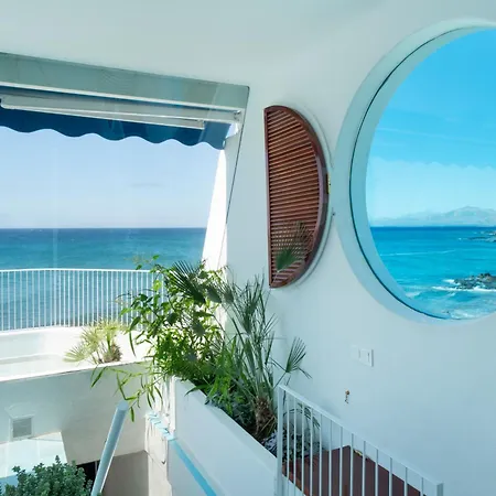 Villa Luxury Sea Front Caleton 40